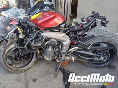 TRIUMPH DAYTONA 650