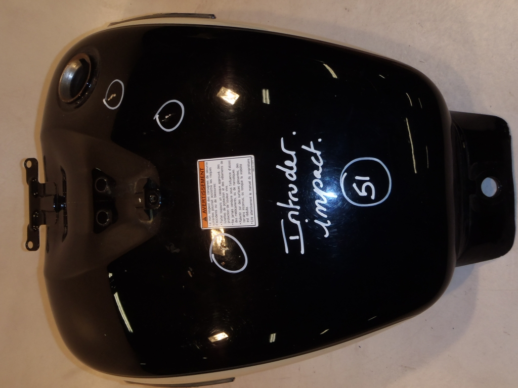 Ensemble des pièces disponibles réservoir d'essence SUZUKI 