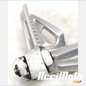 Platine repose-pied arrière (droit) TRIUMPH DAYTONA 675