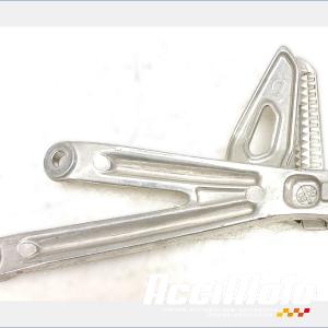 Platine repose-pied arrière (droit) TRIUMPH DAYTONA 675