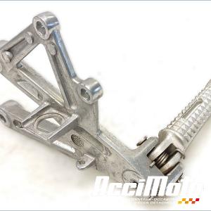 Platine repose-pied avant (droit) TRIUMPH DAYTONA 675
