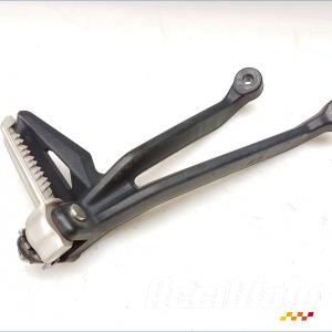 Platine repose-pied arrière (droit) TRIUMPH STREET TRIPLE 765 RS