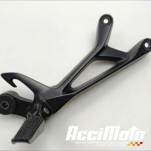 Platine repose-pied arrière (droit) SUZUKI GSXS 750