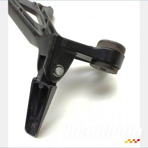 Platine repose-pied arrière (droit) SUZUKI GSXS 750