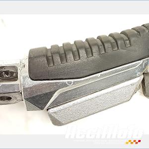 Repose-pied avant (droit) SUZUKI GSR 600