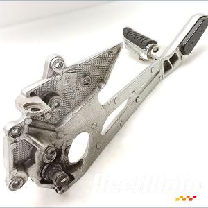 Platine repose-pieds (droit) SUZUKI GSR 600