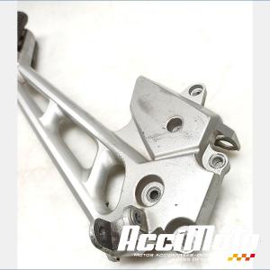 Platine repose-pieds (droit) SUZUKI GSR 600