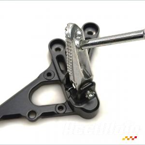 Platine repose-pied avant (droit) YAMAHA R7 YZF