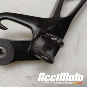 Platine repose-pied arrière (droit) SUZUKI GSR 750