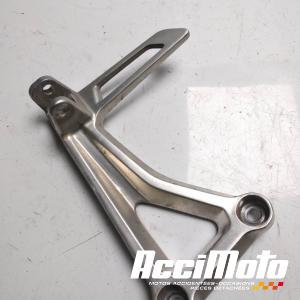 Platine repose-pied arrière (droit) HONDA CB650F