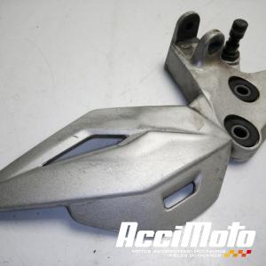 Platine repose-pied avant (gauche) SUZUKI GSR 750