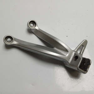 Platine repose-pied arrière (gauche) SUZUKI GSXR 600