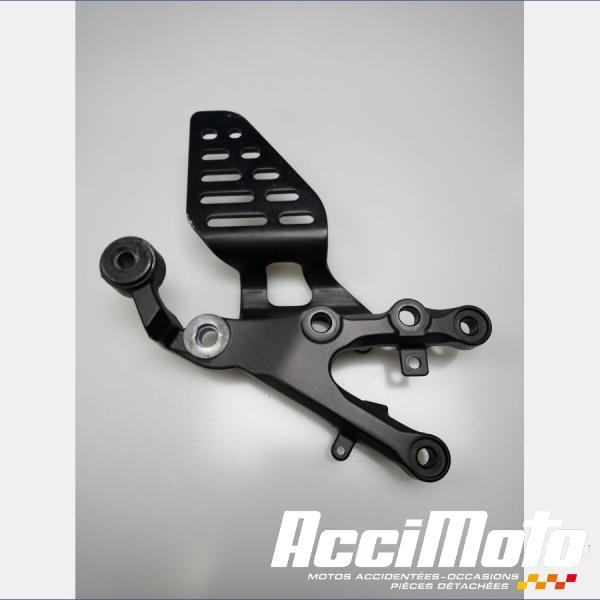 Pièce Moto Platine repose-pied avant (droit) YAMAHA R6 YZF600