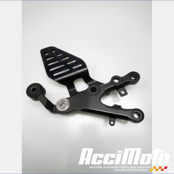 Pièce Moto Platine repose-pied avant (droit) YAMAHA R6 YZF600