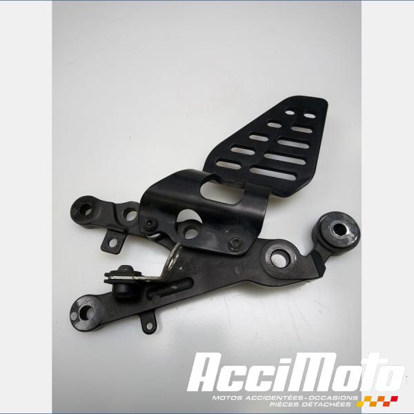 Pièce Moto Platine repose-pied avant (droit) YAMAHA R6 YZF600