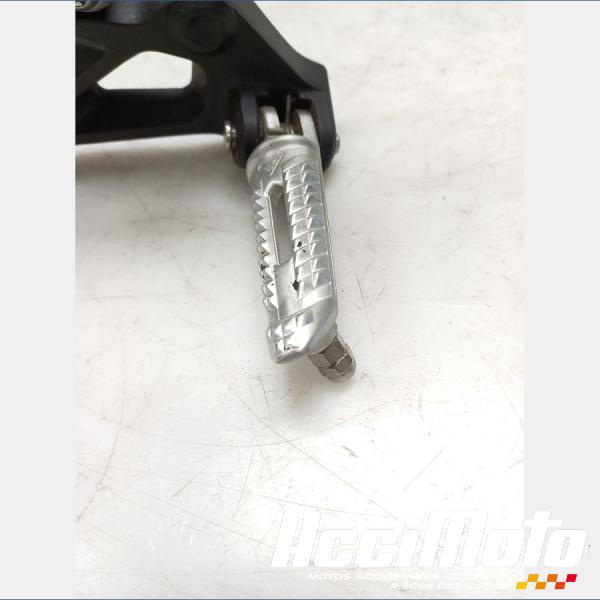 Pièce Moto Platine repose-pied avant (gauche) TRIUMPH STREET TRIPLE 765 R
