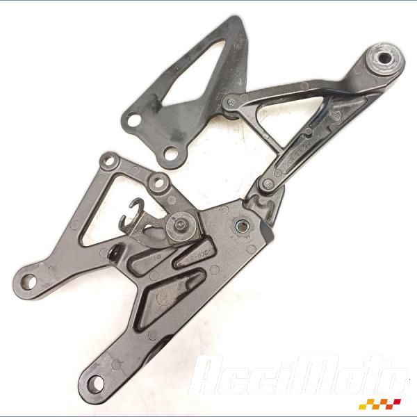 Pièce Moto Platine repose-pied avant (droit) YAMAHA R1 YZF1000