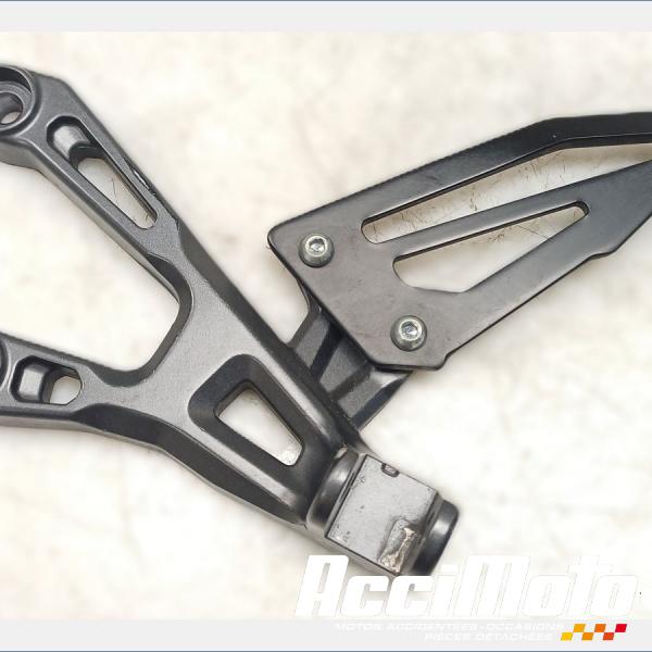 Part Motor bike Platine repose-pied avant (gauche) YAMAHA MT-10