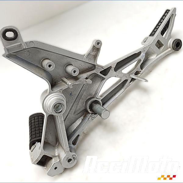 Pièce Moto Platine repose-pieds (droit) HONDA CB125F