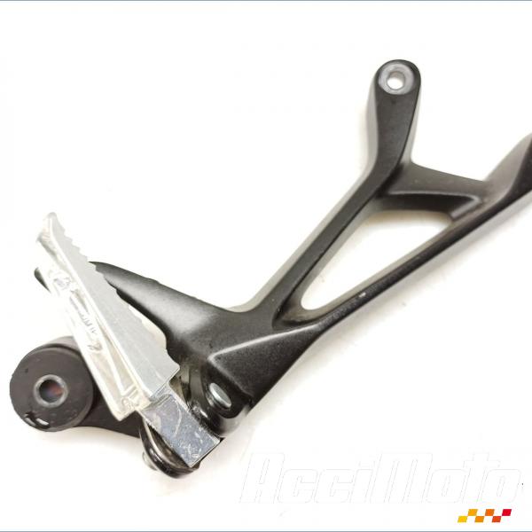 Pièce Moto Platine repose-pied arrière (droit) SUZUKI GSR 750