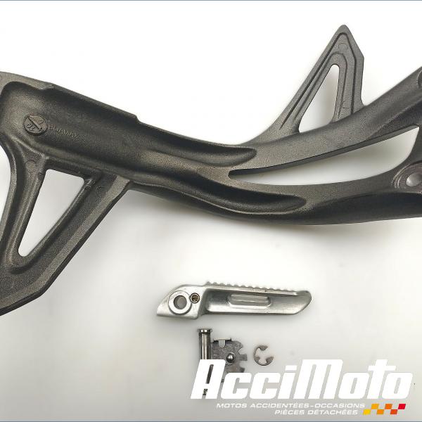Pièce Moto Platine repose-pied arrière (droit) TRIUMPH SPEED TRIPLE 1050 RS