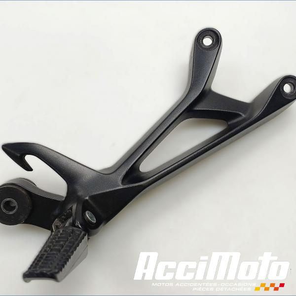 Pièce Moto Platine repose-pied arrière (droit) SUZUKI GSXS 750