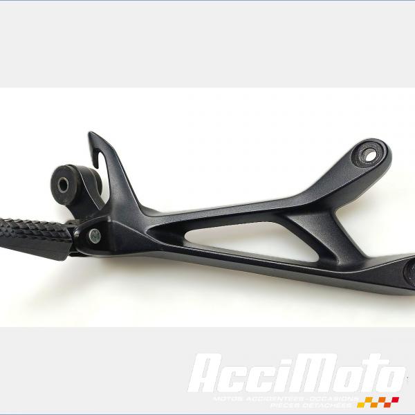 Pièce Moto Platine repose-pied arrière (droit) SUZUKI GSXS 750