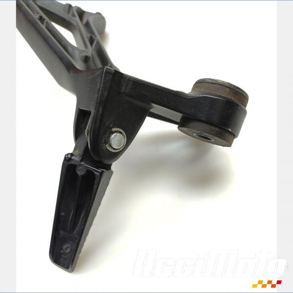 Pièce Moto Platine repose-pied arrière (droit) SUZUKI GSXS 750