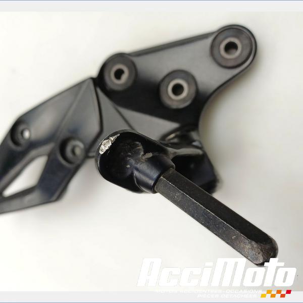 Pièce Moto Platine repose-pied avant (droit) SUZUKI GSXS 750