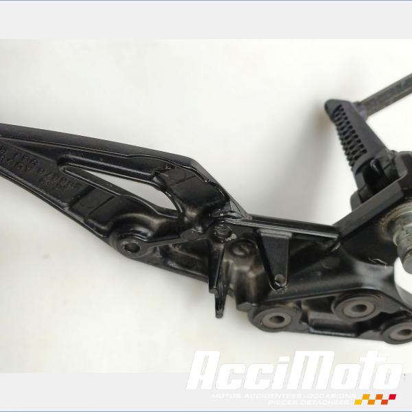 Pièce Moto Platine repose-pied avant (droit) SUZUKI GSXS 750