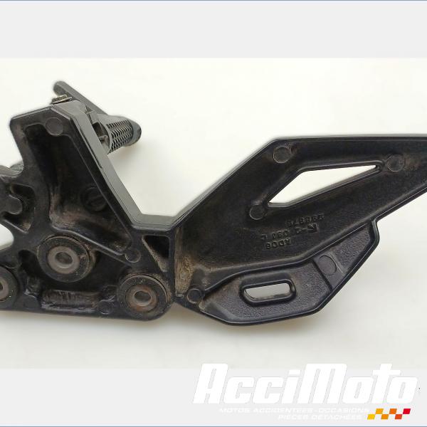 Pièce Moto Platine repose-pied avant (gauche) SUZUKI GSXS 750