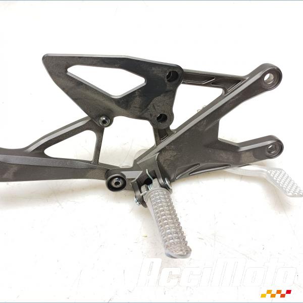 Pièce Moto Platine repose-pied avant (droit) YAMAHA R1 YZF1000
