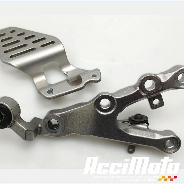 Pièce Moto Platine repose-pied avant (droit) YAMAHA R6 YZF600