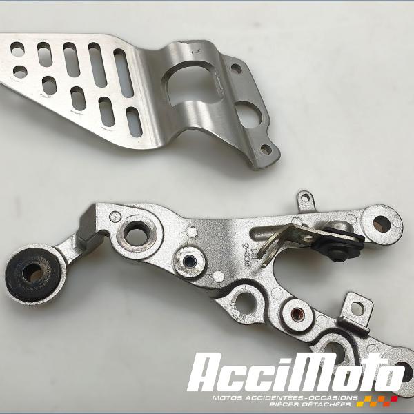 Pièce Moto Platine repose-pied avant (droit) YAMAHA R6 YZF600