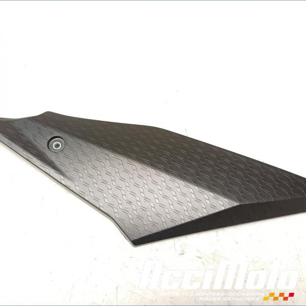 Pièce Moto Cache sous réservoir (droit) YAMAHA R1 YZF1000