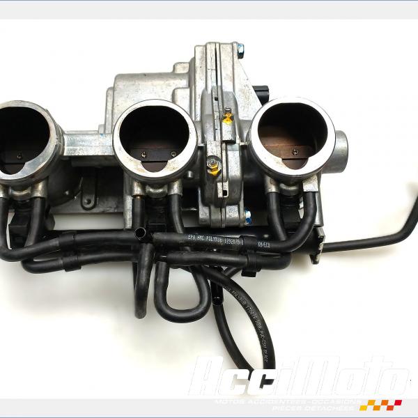 Pièce Moto Rampe d'injection (moteur) TRIUMPH SPEED TRIPLE 1050 R