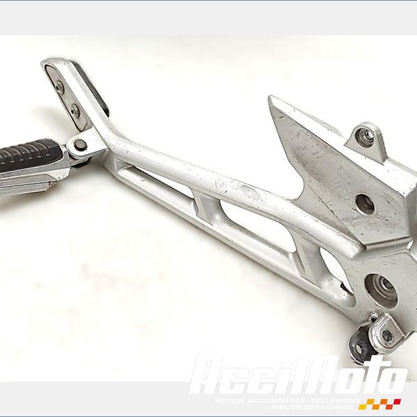 Pièce Moto Platine repose-pieds (droit) SUZUKI GSR 600