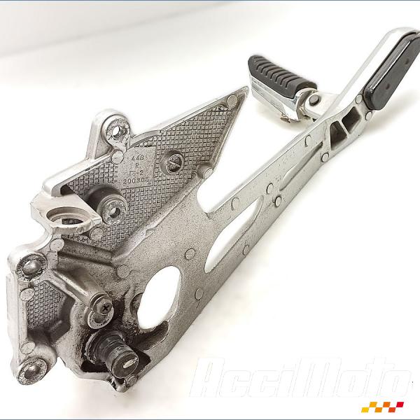 Pièce Moto Platine repose-pieds (droit) SUZUKI GSR 600