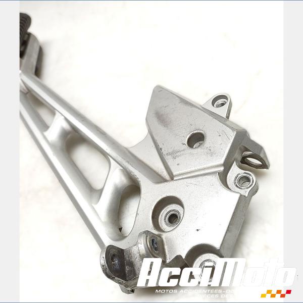 Pièce Moto Platine repose-pieds (droit) SUZUKI GSR 600