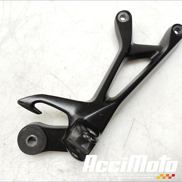 Pièce Moto Platine repose-pied arrière (droit) SUZUKI GSR 750