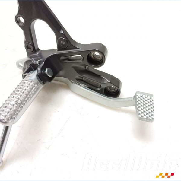 Pièce Moto Platine repose-pied avant (droit) YAMAHA R7 YZF