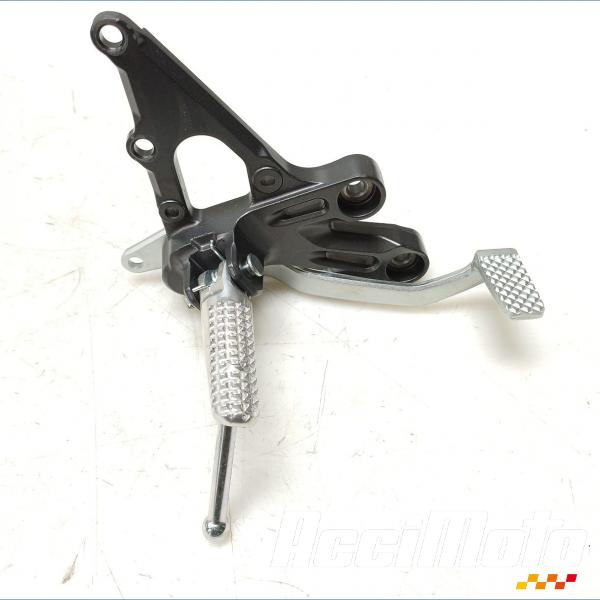 Pièce Moto Platine repose-pied avant (droit) YAMAHA R7 YZF