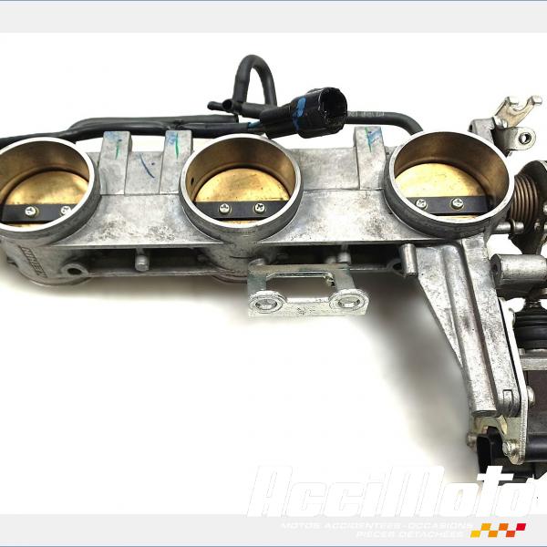 Pièce Moto Rampe d'injection (moteur) TRIUMPH SPEED TRIPLE 1050 