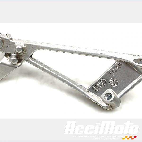 Pièce Moto Platine repose-pied arrière (droit) APRILIA RS 660