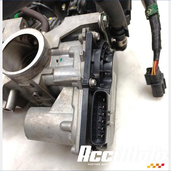 Pièce Moto Rampe d'injection (moteur) HONDA VFR1200X CROSSTOURER