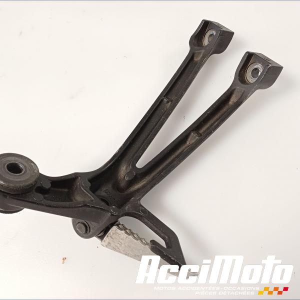 Pièce Moto Platine repose-pied arrière (droit) SUZUKI GSXR 600