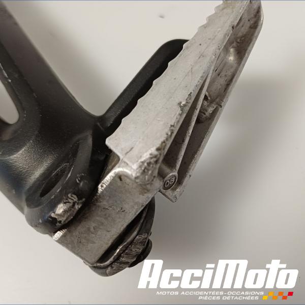 Pièce Moto Platine repose-pied arrière (gauche) SUZUKI GSXR 600