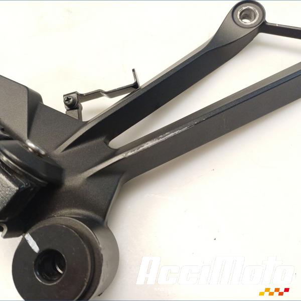 Pièce Moto Platine repose-pied arrière (droit) KAWASAKI Z 1000