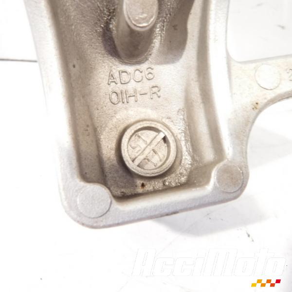 Pièce Moto Platine repose-pied arrière (droit) SUZUKI GSXR 600