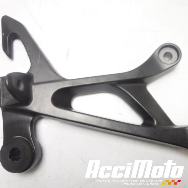 Pièce Moto Platine repose-pied arrière (droit) SUZUKI GSX 250R